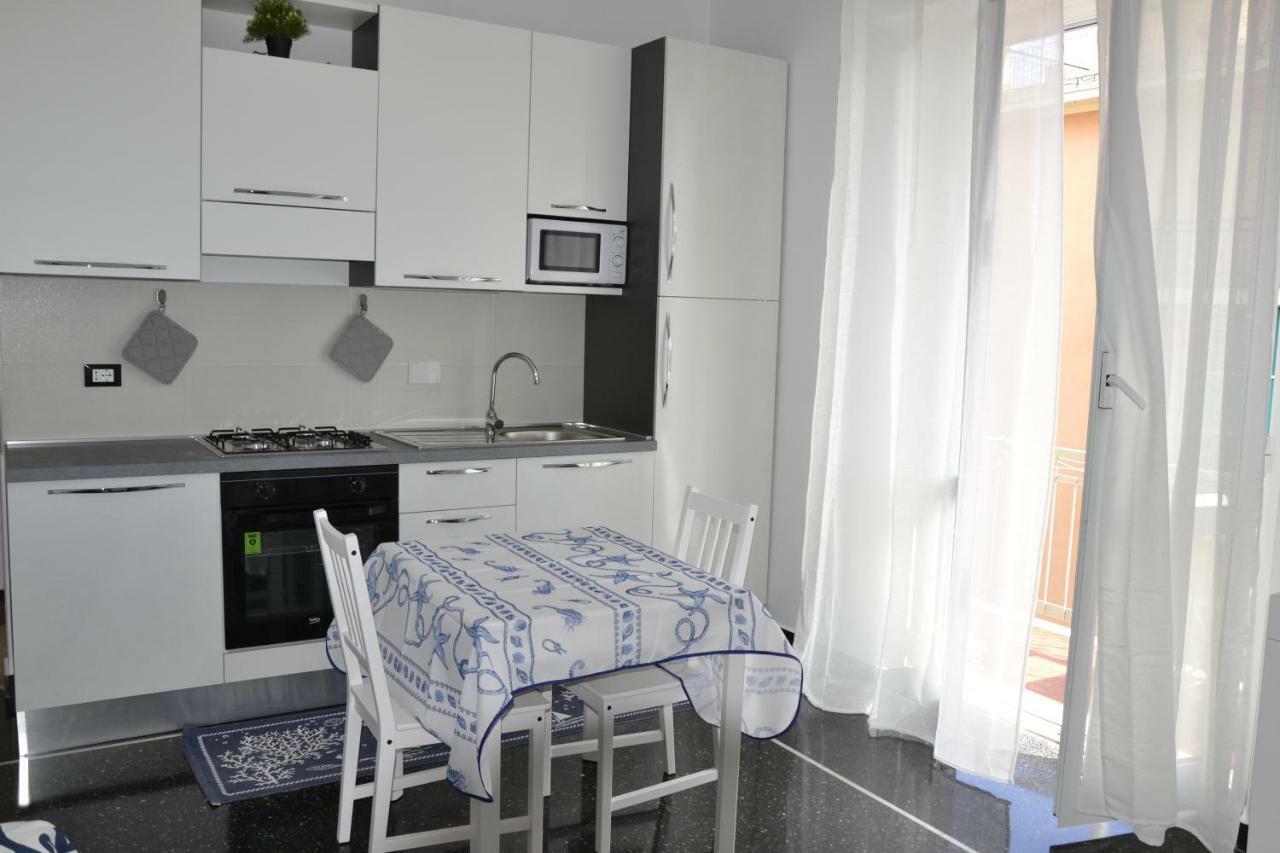 Il Nido Di Quarto Con Park Auto Macchine Piccole Segmento B Genoa Exterior photo