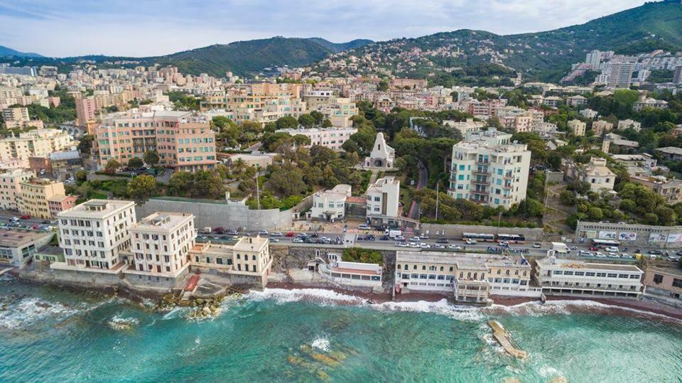 Il Nido Di Quarto Con Park Auto Macchine Piccole Segmento B Genoa Exterior photo